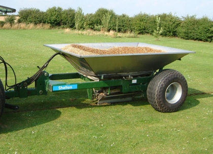 Shelton 3 tonne fast flow gravel hopper with aggregate side view