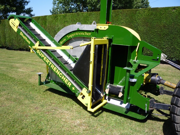 Shelton Supertrencher +760 sideview with conveyor