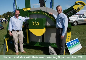 Richard Clark and Mick Shelton with the award winning Supertrencher+760 at IOG Saltex 